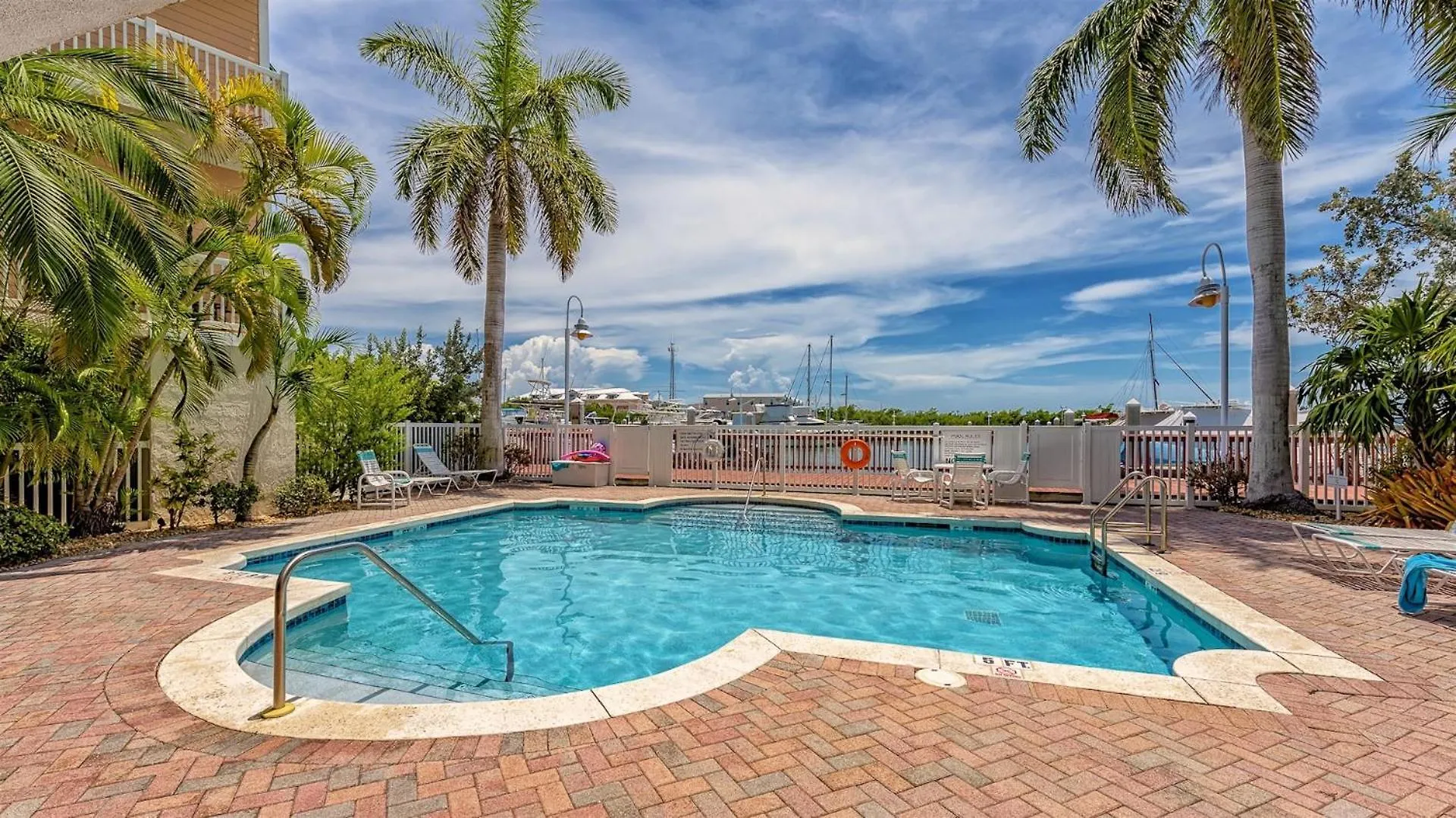 Sundrenched Reflections By Last Key Realty Key West Appartement